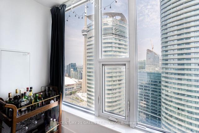 5502 - 10 York St, Condo with 1 bedrooms, 2 bathrooms and 0 parking in Toronto ON | Image 5