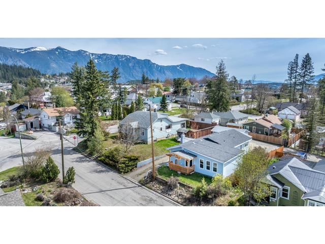 919 Regina Street, House detached with 3 bedrooms, 2 bathrooms and null parking in Creston BC | Image 32