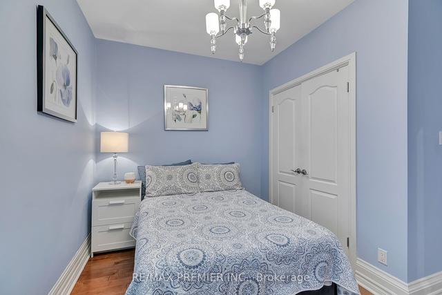 32 Robinson St, House attached with 4 bedrooms, 2 bathrooms and 1 parking in Toronto ON | Image 13