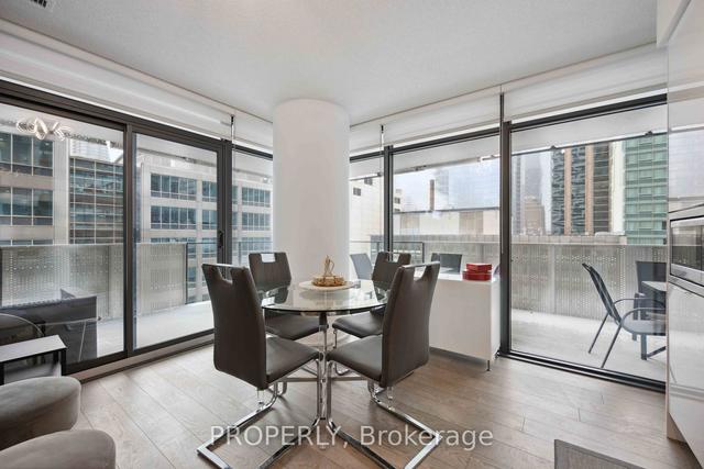 1105 - 25 Richmond St E, Condo with 2 bedrooms, 2 bathrooms and 0 parking in Toronto ON | Image 9