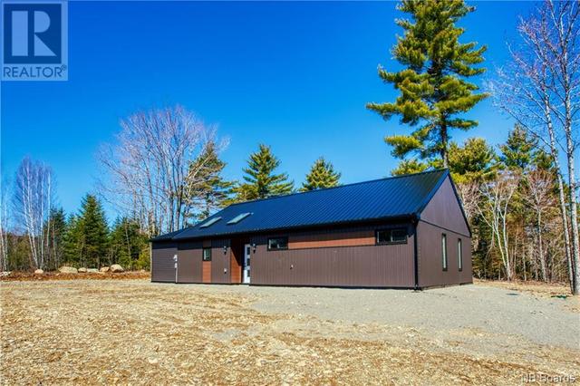 5 Crest Avenue, House detached with 2 bedrooms, 2 bathrooms and null parking in Saint Stephen NB | Image 38