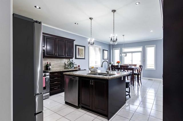 24 Corner Brook Cres, House detached with 4 bedrooms, 5 bathrooms and 6 parking in Vaughan ON | Image 6