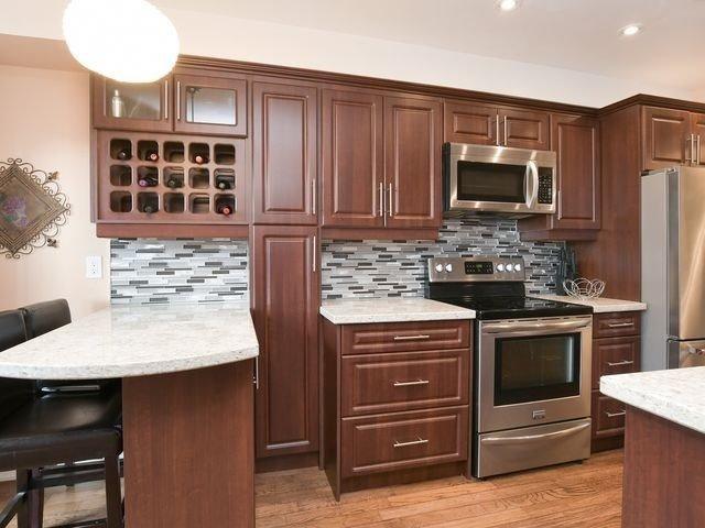 24 Lancewood Cres, Townhouse with 3 bedrooms, 4 bathrooms and 1 parking in Brampton ON | Image 3