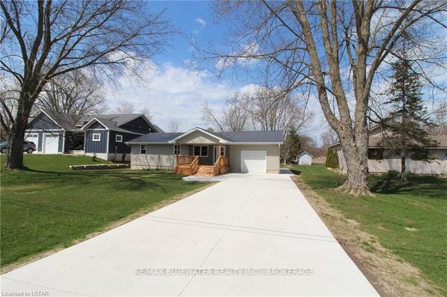 8328 Burwell Rd, House detached with 3 bedrooms, 2 bathrooms and 5 parking in Lambton Shores ON | Image 21
