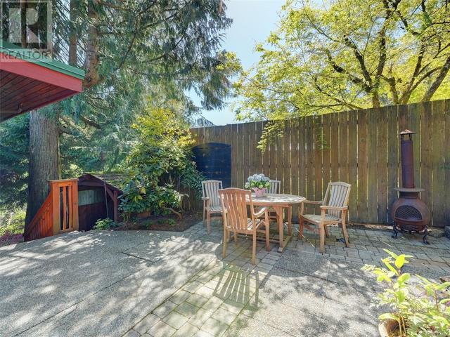 4817 Prospect Lake Rd, House detached with 2 bedrooms, 3 bathrooms and 2 parking in Saanich BC | Image 23