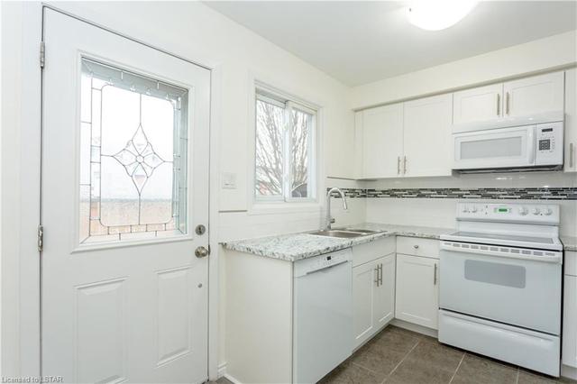 46 - 226 Highview Avenue W, House attached with 3 bedrooms, 1 bathrooms and 1 parking in London ON | Image 9