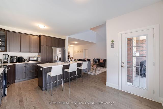 63 Jazzberry Rd, Townhouse with 2 bedrooms, 3 bathrooms and 3 parking in Brampton ON | Image 9