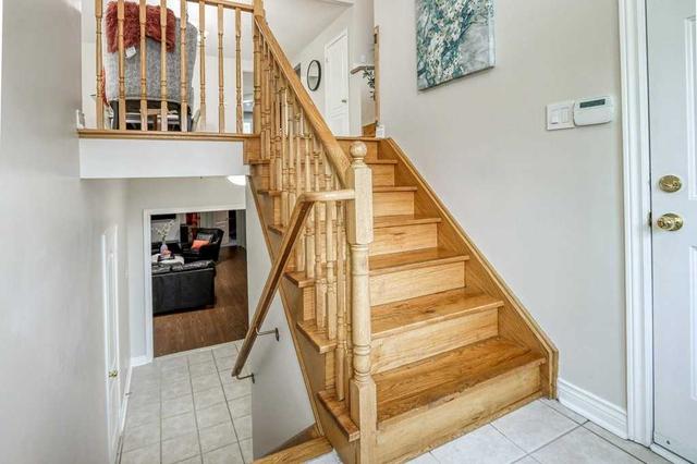 16 Temple West Cres, House detached with 3 bedrooms, 3 bathrooms and 5 parking in Ajax ON | Image 21