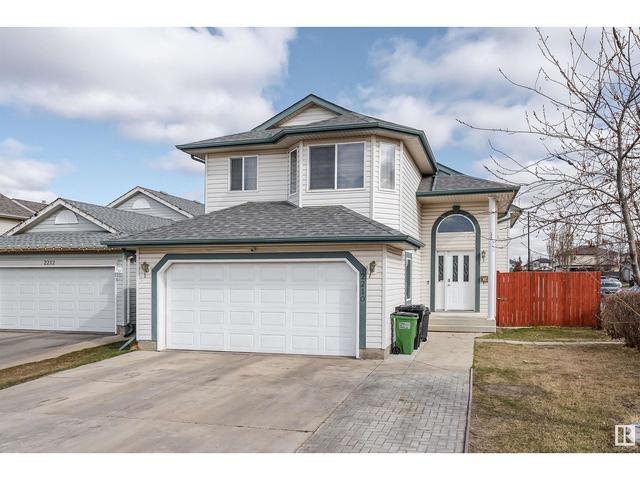 2210 37a Avenue Nw Nw, House detached with 5 bedrooms, 3 bathrooms and 5 parking in Edmonton AB | Image 2