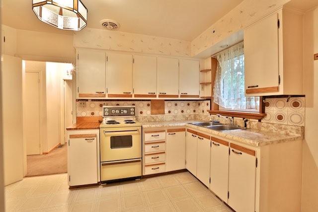 93 Foxhunt Crt, House detached with 2 bedrooms, 2 bathrooms and 4 parking in Mississauga ON | Image 6