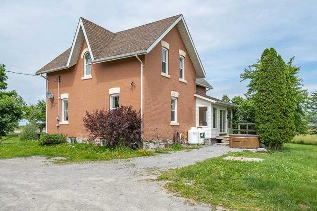 834 Portage Rd, House detached with 4 bedrooms, 2 bathrooms and 12 parking in Kawartha Lakes ON | Image 2