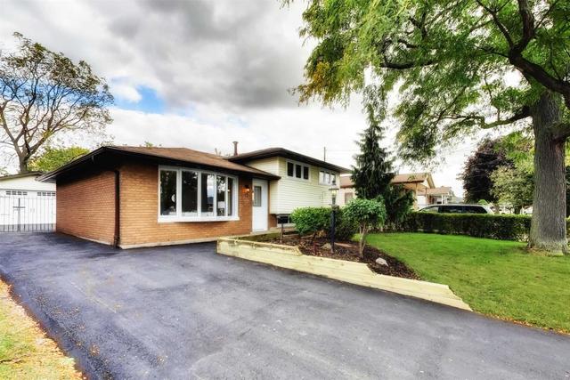 17 Shamrock Crt, House detached with 3 bedrooms, 2 bathrooms and 3 parking in Hamilton ON | Image 12