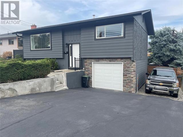 3407 Okanagan Avenue, House detached with 3 bedrooms, 2 bathrooms and 1 parking in Vernon BC | Image 1