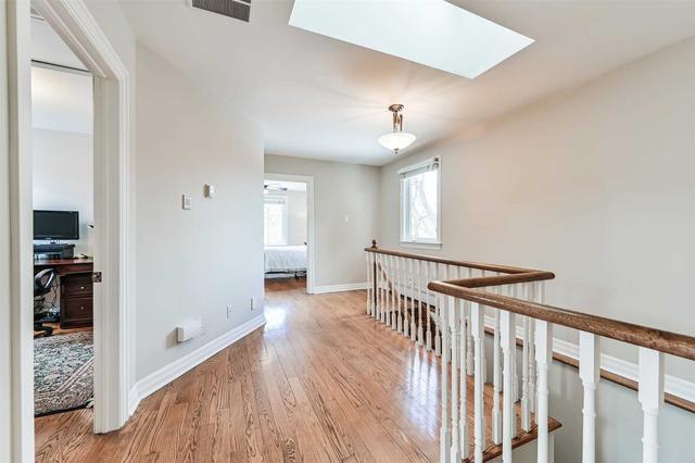 31 Glencrest Blvd, House detached with 3 bedrooms, 4 bathrooms and 2 parking in Toronto ON | Image 6