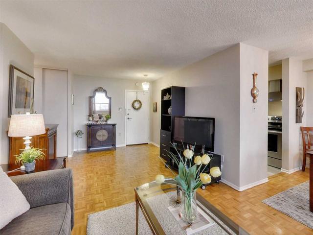 809 - 541 Blackthorn Ave, Condo with 1 bedrooms, 1 bathrooms and 1 parking in Toronto ON | Image 2