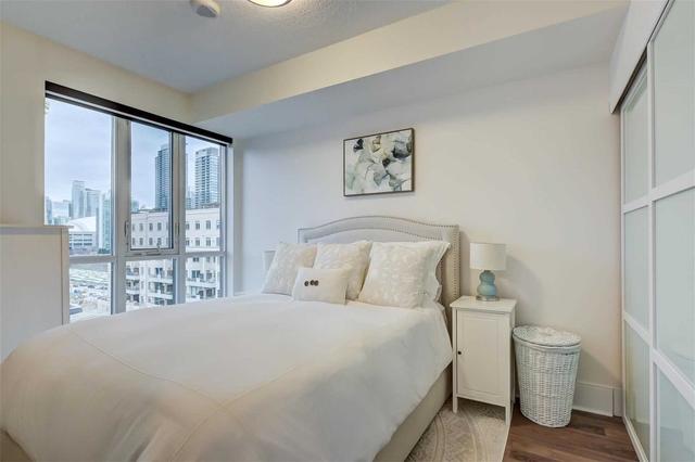 819 - 560 Front St, Condo with 1 bedrooms, 1 bathrooms and 1 parking in Toronto ON | Image 2