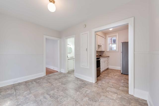 107 Alameda Ave, House detached with 2 bedrooms, 1 bathrooms and 0 parking in Toronto ON | Image 3