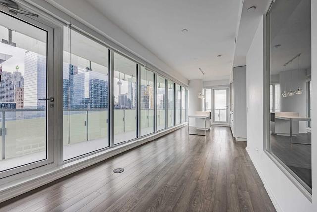 2209 - 197 Yonge St, Condo with 3 bedrooms, 2 bathrooms and 1 parking in Toronto ON | Image 1
