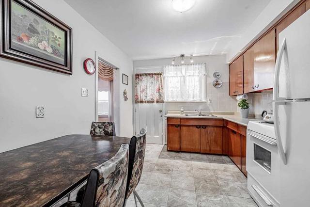 79 Magellan Dr, House semidetached with 3 bedrooms, 2 bathrooms and 6 parking in Toronto ON | Image 5