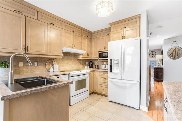 301 Vienna Terrace, Townhouse with 3 bedrooms, 3 bathrooms and 5 parking in Ottawa ON | Image 13