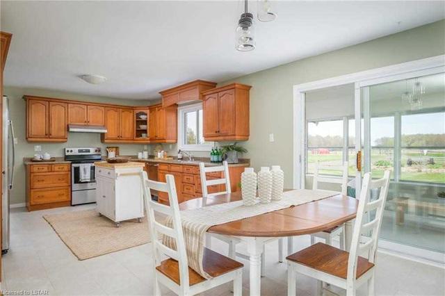 7334 Longwoods Rd, House detached with 3 bedrooms, 1 bathrooms and 8 parking in Strathroy Caradoc ON | Image 2