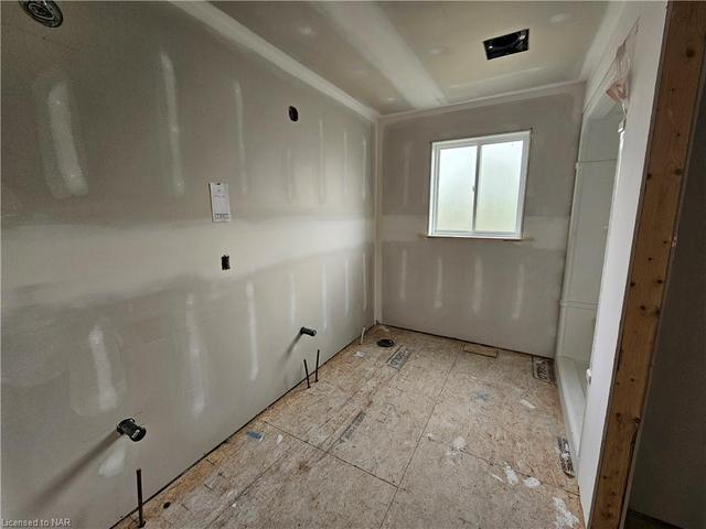 4pc Ensuite w/ double sinks, shower and linen closet. | Image 11