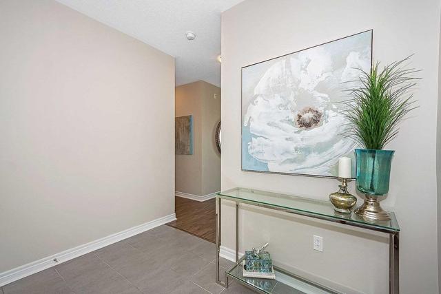 205 - 33 Whitmer St, Condo with 2 bedrooms, 2 bathrooms and 1 parking in Milton ON | Image 4