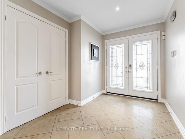 603 Dutch Elliott Crt, House detached with 5 bedrooms, 5 bathrooms and 6 parking in Newmarket ON | Image 23