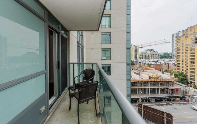1004 - 212 Eglinton Ave E, Condo with 2 bedrooms, 2 bathrooms and 1 parking in Toronto ON | Image 5