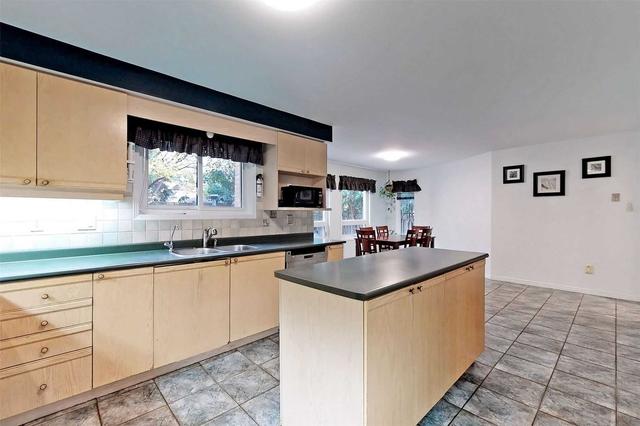 97 Kennett Dr, House detached with 5 bedrooms, 5 bathrooms and 5 parking in Whitby ON | Image 5