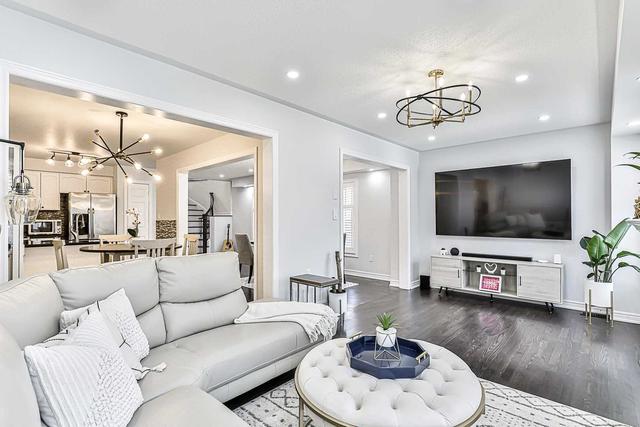 118 Black Maple Cres, House semidetached with 4 bedrooms, 4 bathrooms and 4 parking in Vaughan ON | Image 3