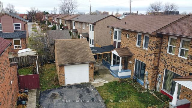 81 Woolenscote Circ, House attached with 3 bedrooms, 4 bathrooms and 4 parking in Toronto ON | Image 3