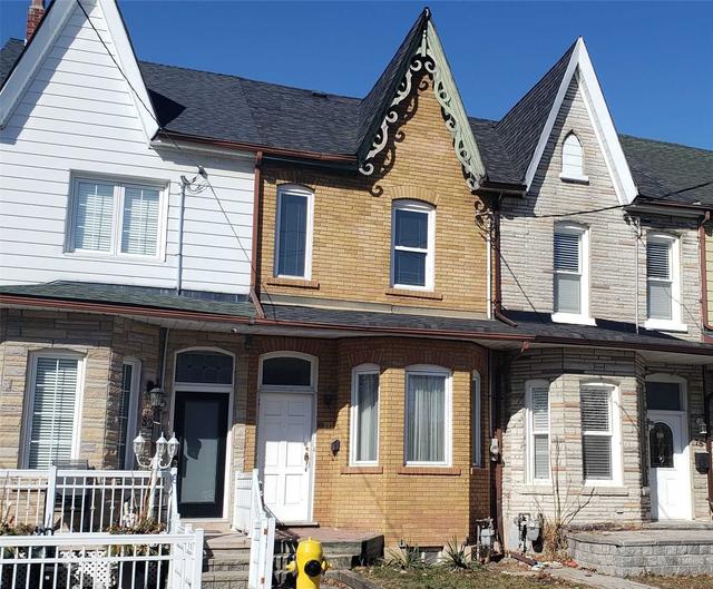 80 Argyle St, House attached with 3 bedrooms, 2 bathrooms and 1 parking in Toronto ON | Image 1