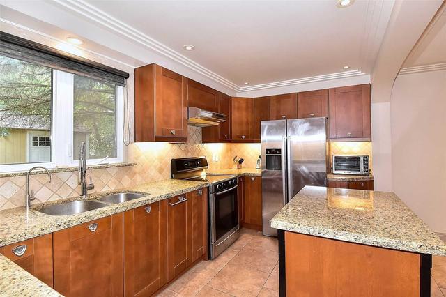 290 Manchester Dr, House detached with 3 bedrooms, 3 bathrooms and 3 parking in Newmarket ON | Image 6