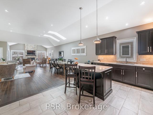 31 Stoneridge Cres, House attached with 4 bedrooms, 3 bathrooms and 6 parking in Niagara on the Lake ON | Image 2