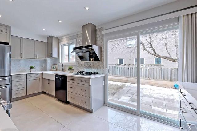257 Woodhall Rd, House detached with 4 bedrooms, 4 bathrooms and 4 parking in Markham ON | Image 5