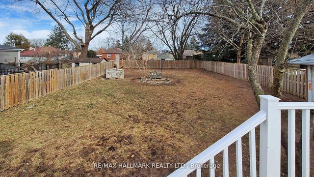 93 Poplar Rd, House detached with 2 bedrooms, 2 bathrooms and 4 parking in Toronto ON | Image 16