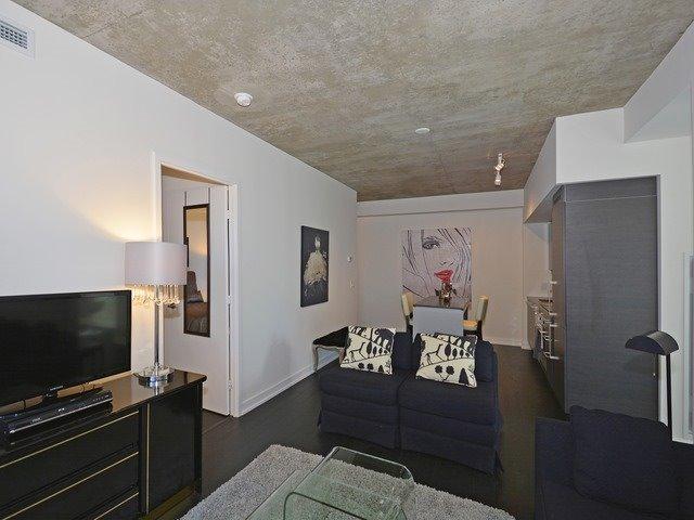 820 - 1030 King St W, Condo with 2 bedrooms, 2 bathrooms and 1 parking in Toronto ON | Image 3