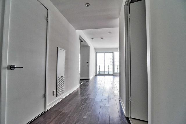 4701 - 5 Buttermill Ave, Condo with 2 bedrooms, 2 bathrooms and 1 parking in Vaughan ON | Image 9
