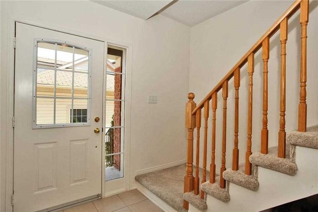 16 - 2341 Parkhaven Blvd, Townhouse with 3 bedrooms, 3 bathrooms and 2 parking in Oakville ON | Image 2