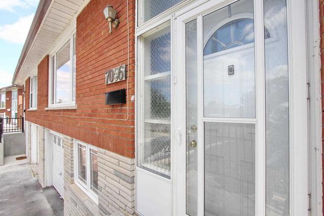 7056 Darcel Ave, House semidetached with 3 bedrooms, 2 bathrooms and 4 parking in Mississauga ON | Image 33