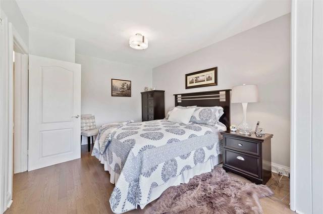 14 Royaleigh Ave, House detached with 2 bedrooms, 2 bathrooms and 5 parking in Toronto ON | Image 17