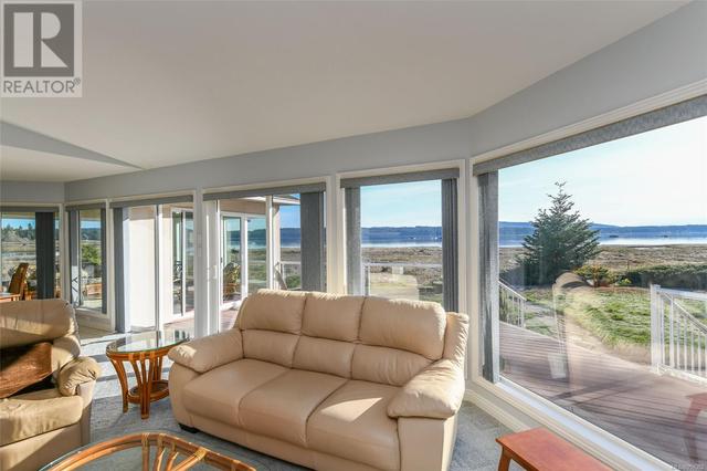 501 Arbutus Bay Rd, House detached with 3 bedrooms, 3 bathrooms and 10 parking in Comox Valley A BC | Image 50