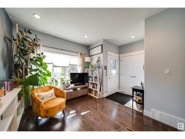 12428 113 Av Nw, House attached with 4 bedrooms, 3 bathrooms and null parking in Edmonton AB | Image 4
