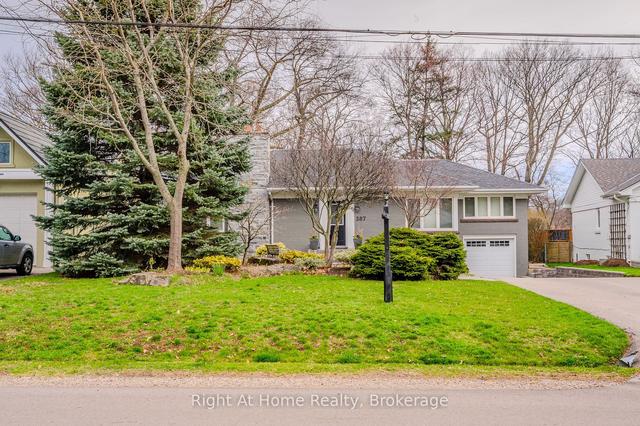 387 River Side Dr, House detached with 3 bedrooms, 3 bathrooms and 6 parking in Oakville ON | Image 1