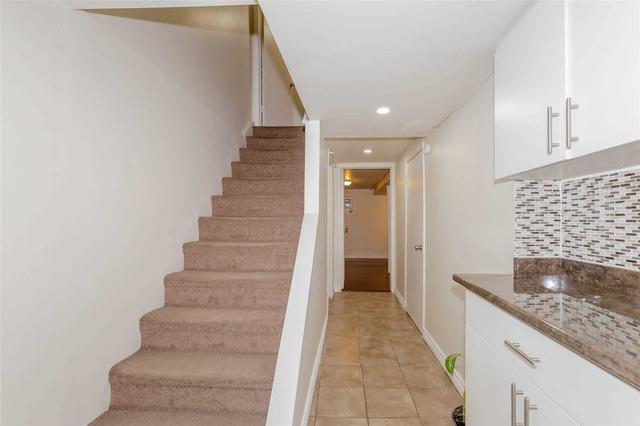 98 Fleetwood Cres, Townhouse with 4 bedrooms, 3 bathrooms and 2 parking in Brampton ON | Image 21