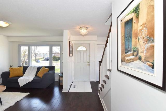 954 Blairholm Ave, House semidetached with 3 bedrooms, 2 bathrooms and 2 parking in Mississauga ON | Image 35