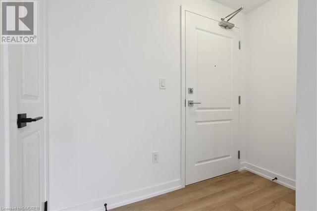 423 - 470 Dundas Street E, Condo with 2 bedrooms, 1 bathrooms and 1 parking in Hamilton ON | Image 2