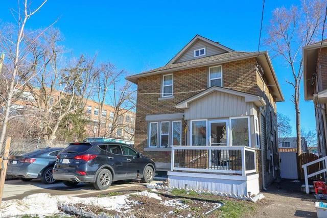 130 Walter Street, House detached with 4 bedrooms, 2 bathrooms and 4 parking in Kitchener ON | Image 1