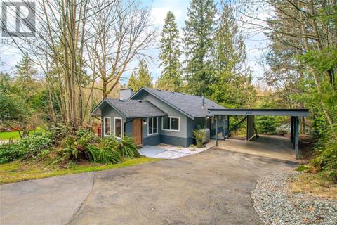 3961 Godkin Rd, House detached with 3 bedrooms, 3 bathrooms and 4 parking in Cowichan Valley G BC | Card Image